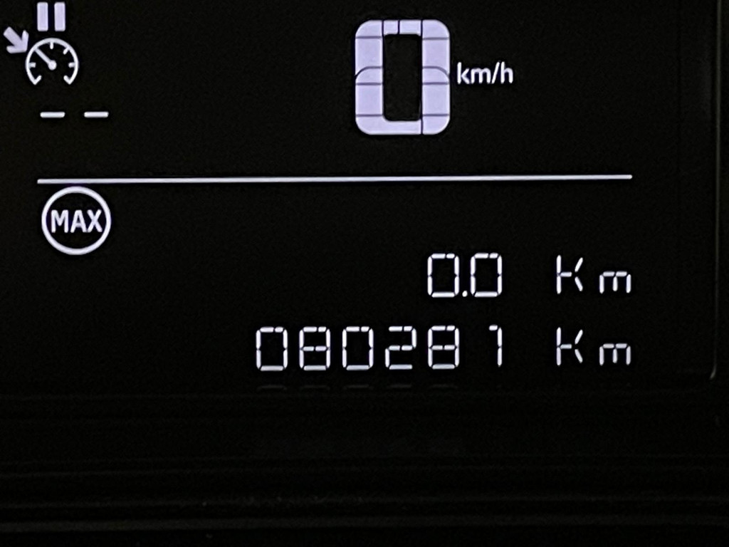 52378682-24.jpg